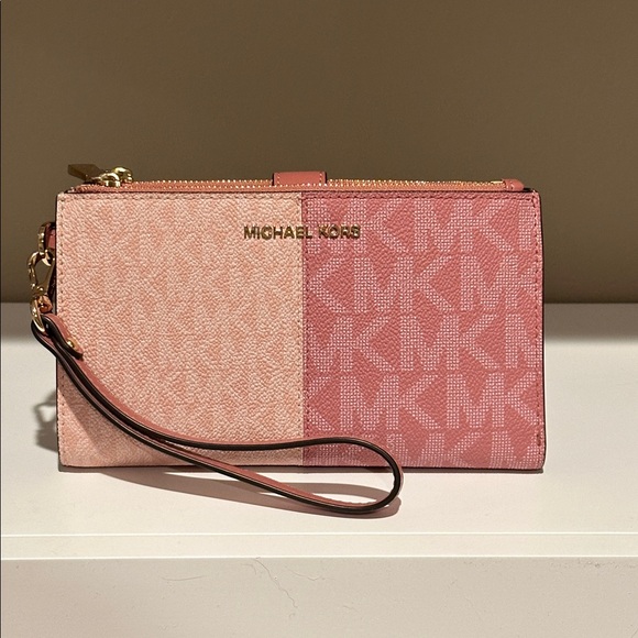 Michael Kors Jet Set Pink Wristlet